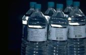 Hoe om te weten wat het getal op de onderkant van uw Plastic fles betekent